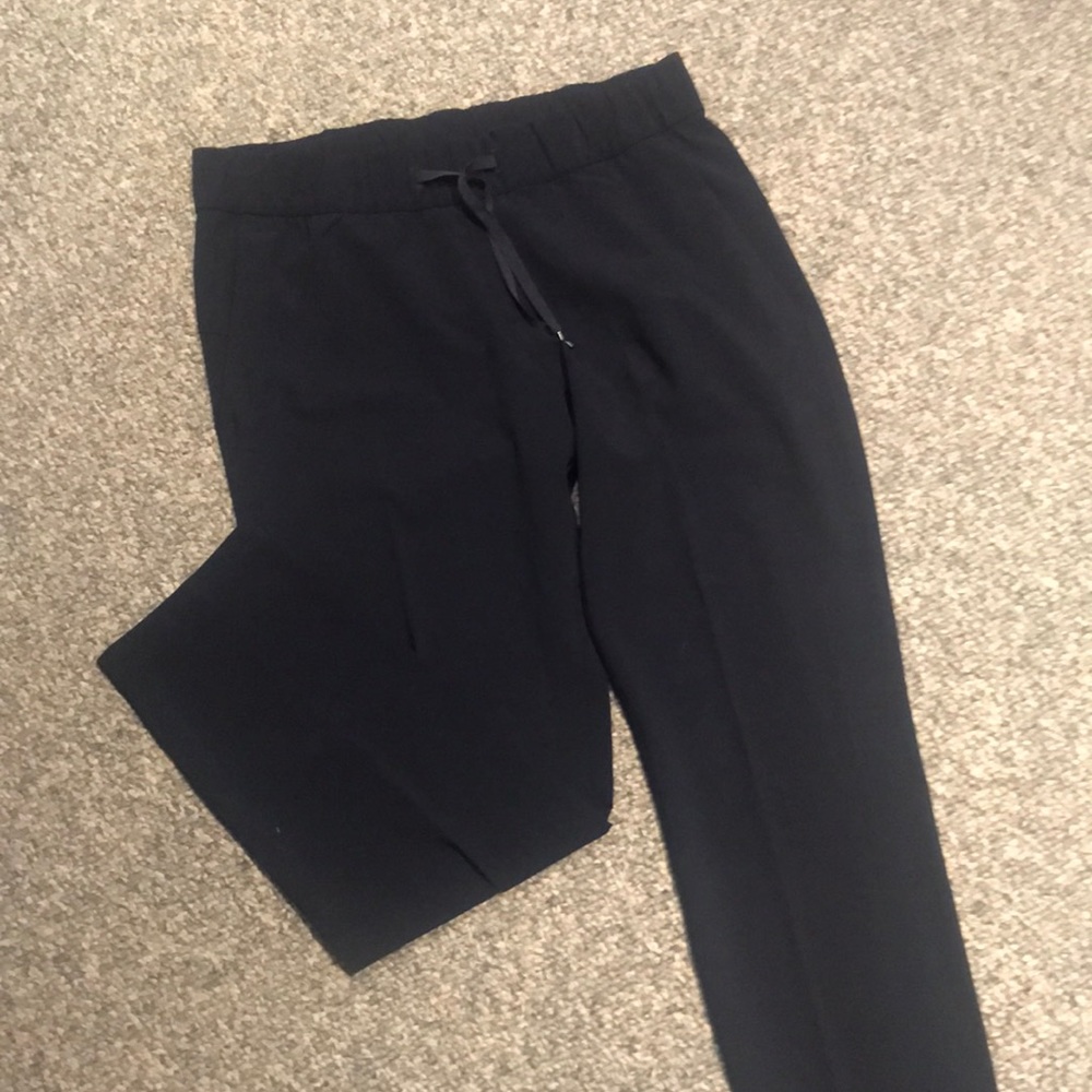 Lululemon navy on the fly pant